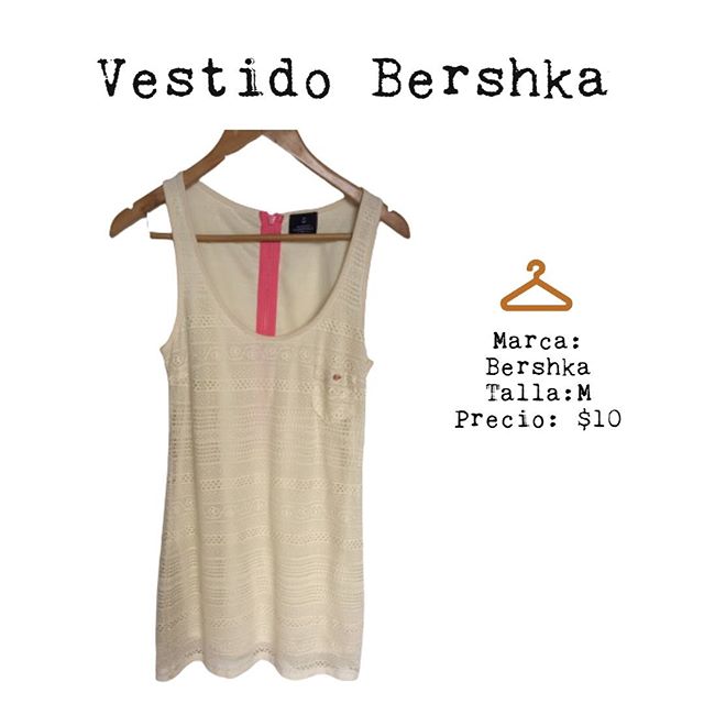 Vestido corto talla medium, puede utilizarse como salida de baño o para algo casual combinándolo con tennis y denim.

#prelovedbershka #prelovedclothes #batista